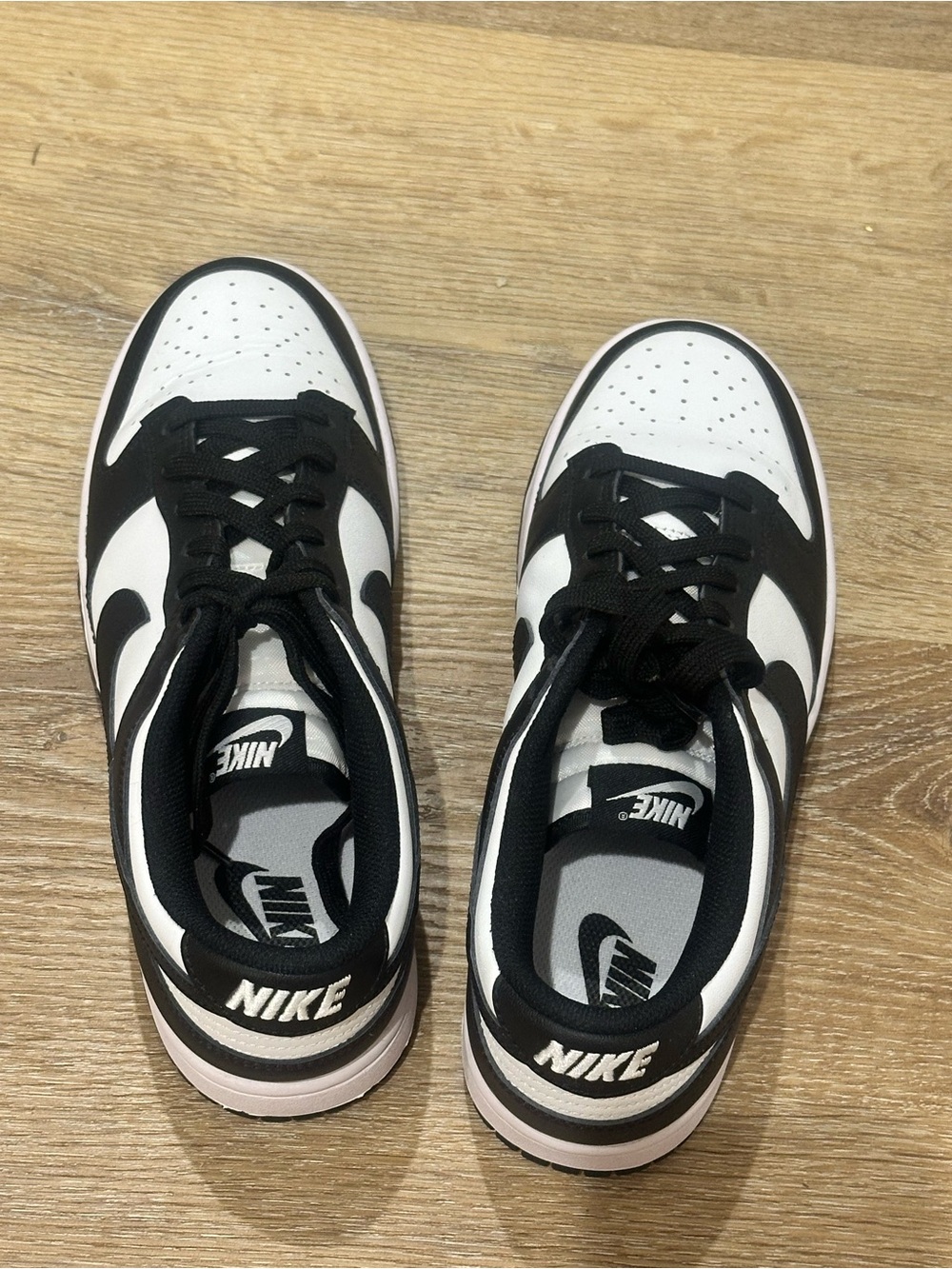 Nike Low-Top Sneakers in Black and White - Picture 4 of 4